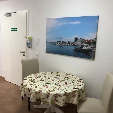 Pension Chen Mit 2 Schlafzimmern, Ebk, Separat Balkon Griesstatt Buitenkant foto