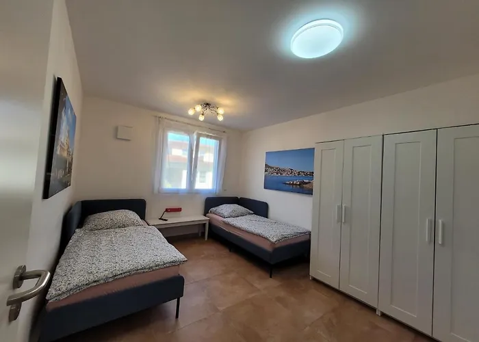 Pension Chen Mit 2 Schlafzimmern, Ebk, Separat Balkon