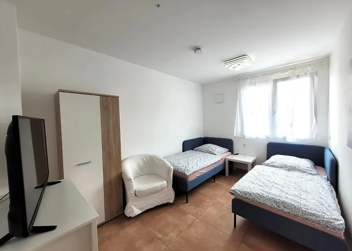 Pension Chen Mit 2 Schlafzimmern, Ebk, Separat Balkon